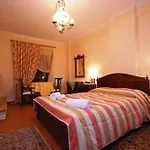 Aristarchos Lodge *