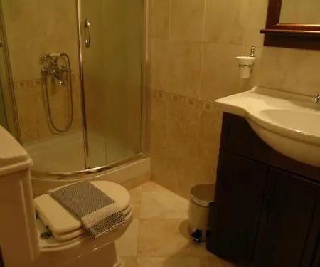 Aristarchos Lodge Калаврита