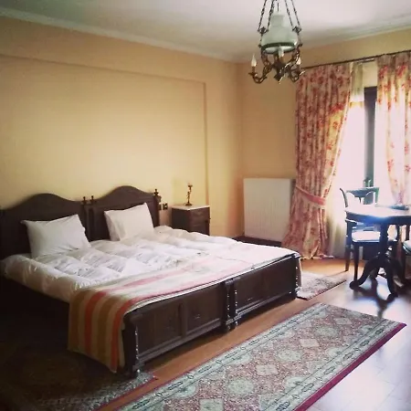 Aristarchos Lodge